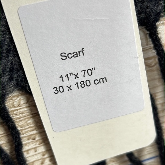 Italian Woollen Treasures 100% Wool Scarf  11”x70” - Picture 6 of 6